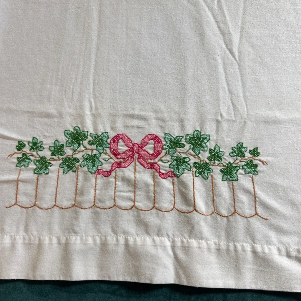 Vintage Embroidered Ivy Bow‎ Pillowcases Set of 2 White